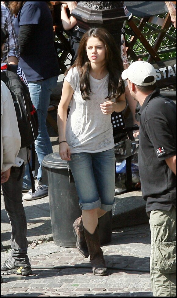Selena Gomez sur le tournage de la comédie américaine Monte Carlo, à Paris, le 23 juin 2010.