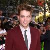 Robert Pattinson, habillé par Gucci, lors de l'avant-première de Twilight III : Hésitation à Los Angeles le 24 juin 2010