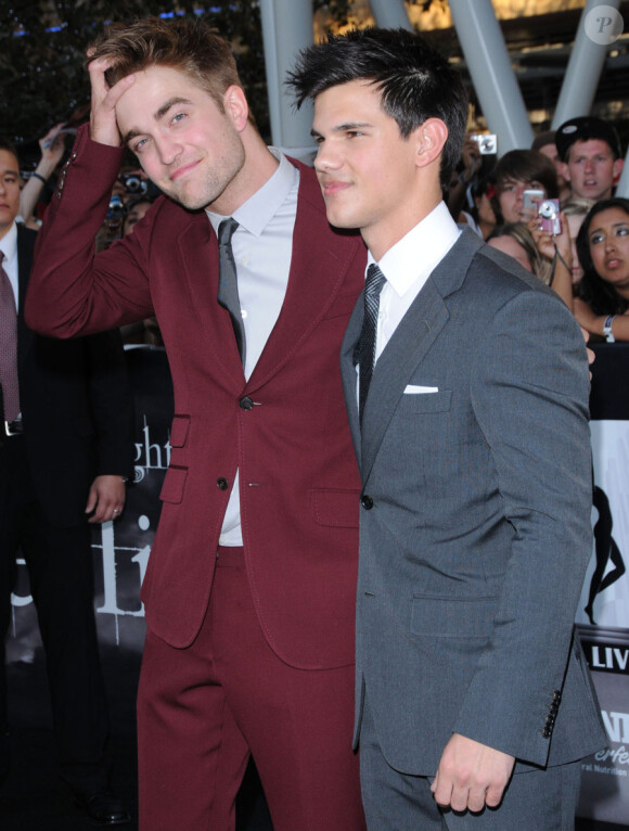 Robert Pattinson et Taylor Lautner lors de l'avant-première de Twilight 3 : Hésitation à Los Angeles le 24 juin 2010