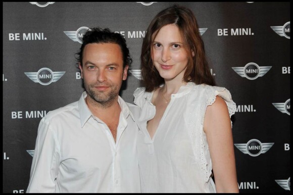 Patrick Mille et Justine Lévy, à l'occasion de l'inauguration de la boutique Mini, à Paris, le 30 juin 2010.