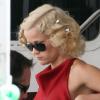 Reese Witherspoon, sublime dans son interminable robe rouge, tourne Water for Elephant en compagnie de Robert Pattinson, à Los Angeles, vendredi 2 juillet.