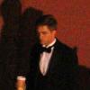 Robert Pattinson, café à la main, tourne  Water for Elephant en compagnie de Reese Witherspoon, à Los Angeles,  vendredi 2 juillet.
