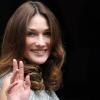 Carla Bruni, actuellement en tournage de Minuit à Paris, à Paris, le 5 juillet.