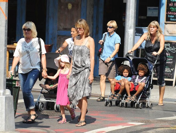Heidi Klum en famille dans le quartier de Soho à New York, le 7 juillet 2010