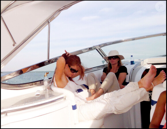 Angie Everhart en compagnie de son amie Jennifer. Sag Harbor, juillet 2010