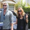 Miley Cyrus et son boyfriend Liam Hemsworth se rendent chez des amis à Los Angeles, dimanche 11 juillet.
