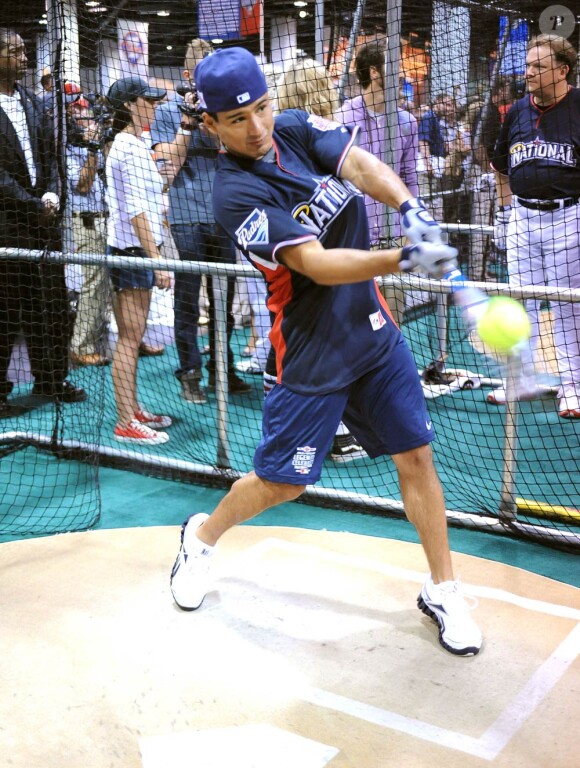 Mario Lopez lors du All-Star Legends & Celebrity softball game à Anaheim, le 11 juillet 2010
