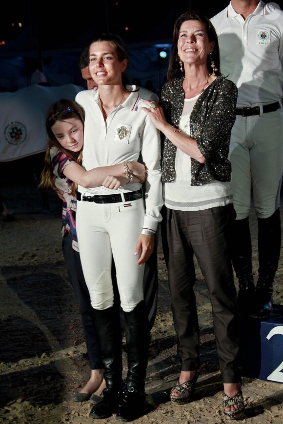 Caroline et ses filles Charlotte et Alexandra au Jumping International de Monaco, 25 juin 2010.
