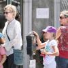 Jane Lynch et son épouse Lara Embry quitte le Joan's on Third après un déjeuner en famille avec les filles de Lara le 12 juiller 2010 à Beverly Hills