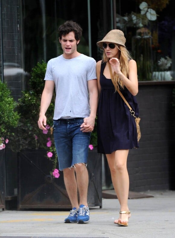 Blake Lively et Penn Badgley en amoureux à New York, le 12 juillet 2010