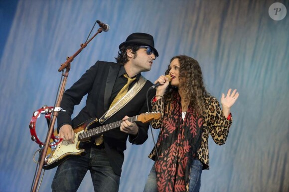 Vanessa Paradis et Matthieu Chedid en duo pour les Vieilles Charrues, juillet 2008