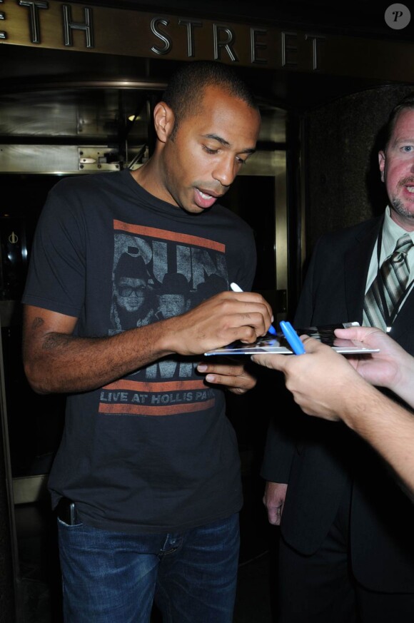Thierry Henry a été officiellement présenté par son club des New York Red Bulls le 15 juillet 2010. Le soir, il était l'invité du Late Show with Jimmy Fallon sur NBC.