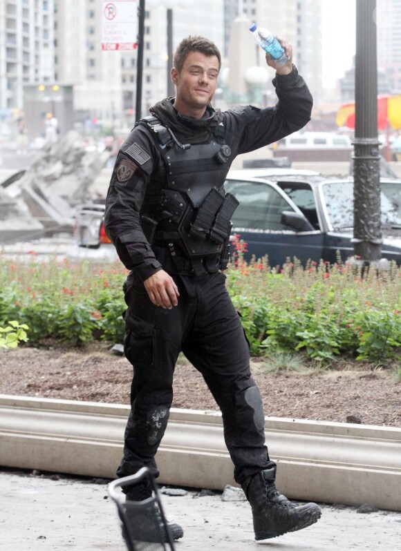 Josh Duhamel, à l'occasion du tournage de Transformers 3, de Michael Bay, à Chicago, le 19 juillet 2010.