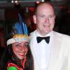 Le Prince Albert de Monaco, sans sa Charlene Wittstock mais avec une charmante danseuse lors du gala "Nuit du Pérou" au Sporting de Monte-Carlo le 23 juillet 2010