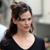 Jennifer Garner prend la pose au côté de ses fans durant une pause sur le tournage du film Arthur le 27 juillet 2010 à New York