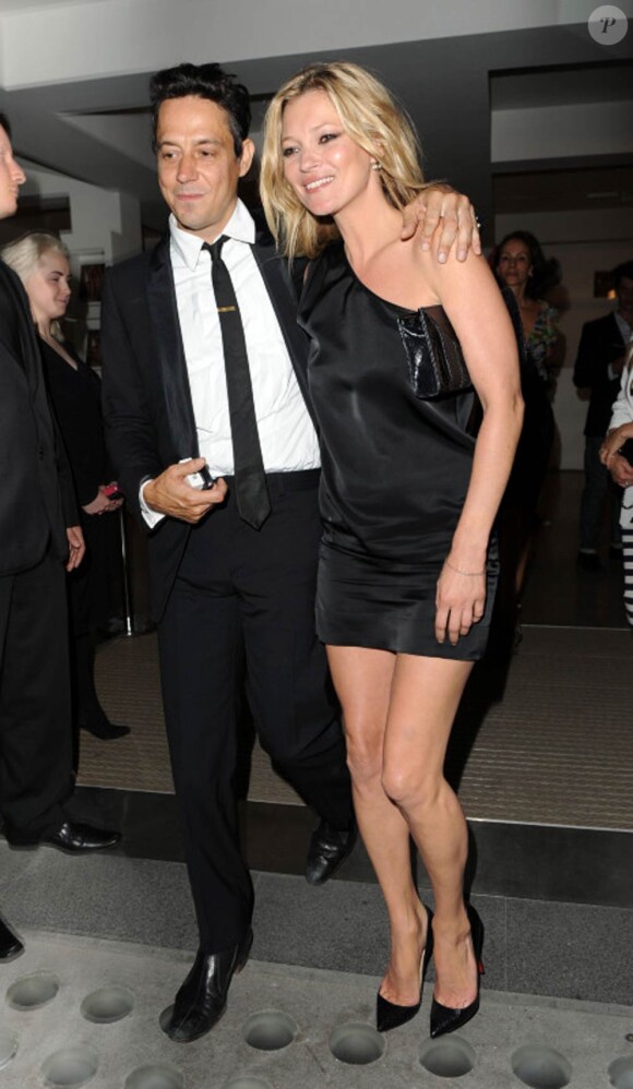Kate Moss : elle a complètement craqué pour la tendance pointue, et a dit au revoir aux chaussures à bouts arrondis !