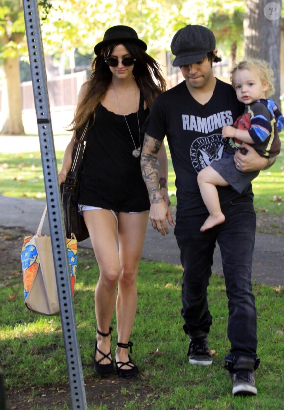 Pete Wentz et Ashlee Simpson étaient aperçus avec leur petit Bronx, 1 an et demi, dans un parc de Los Angeles, ce samedi 31 juillet.