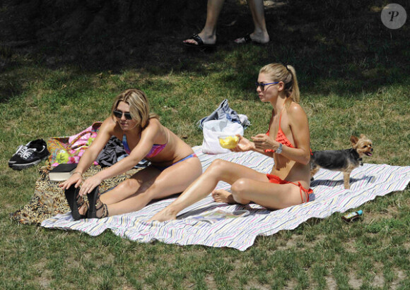 Jessica Hart et sa soeur Ashley Hart sur New York le 17 juillet