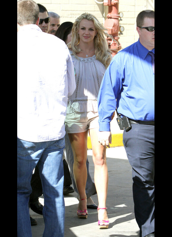 Britney Spears fait du shopping dans le mall Topanga à Los Angeles le 3 août 2010