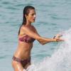 Alessandra Ambrosio sur une plage de St Barth pour Victoria's Secret
