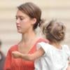 Jessica Alba et sa fille Honor dans les rues de PAris