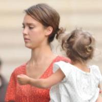 Jessica Alba : Découvrez son roman-photo d'amour avec sa fille à Paris...