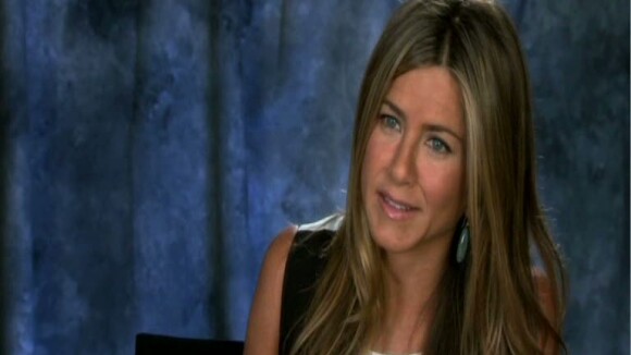 EXCLU : Jennifer Aniston, incroyablement délicieuse, nous parle de son rôle de maman !