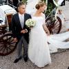 Le 25 août 2010, le prince Nikolaos de Grèce, 40 ans, et sa belle Tatiana Blatnik, 29 ans, se mariaient, au coucher de soleil, sur l'île grecque de Spetses. La mariée au bras de son beau-père, amenée à l'église en calèche traditionnelle.