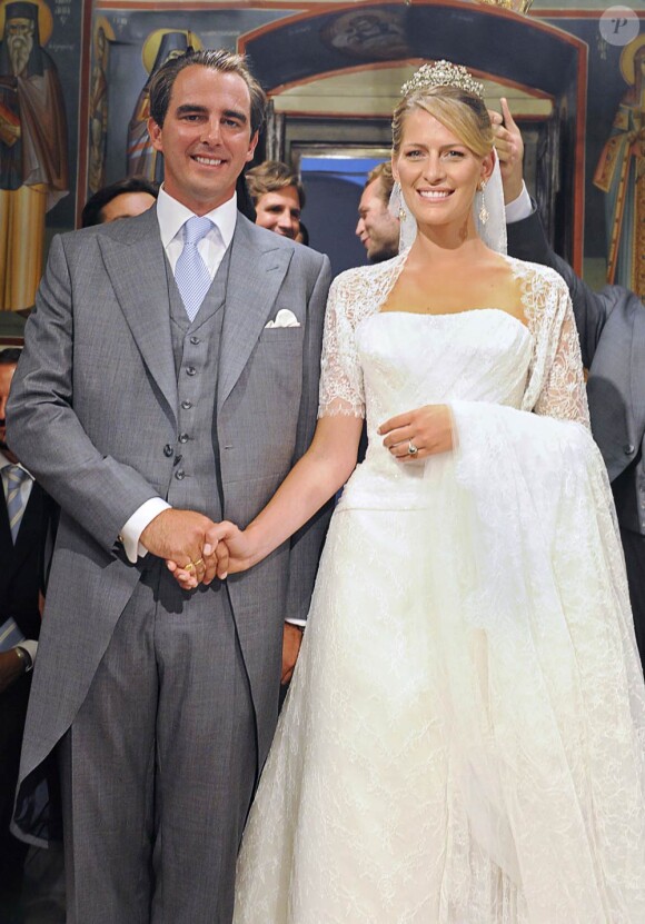 Le 25 août 2010, le prince Nikolaos de Grèce, 40 ans, et sa belle Tatiana Blatnik, 29 ans, se mariaient, au coucher de soleil, sur l'île grecque de Spetses, dans le monastère Agios Nikolaos (Saint Nicolas)