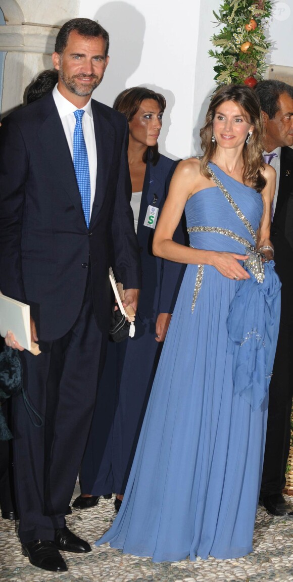 Le 25 août 2010, le prince Nikolaos de Grèce, 40 ans, et sa belle Tatiana Blatnik, 29 ans, se mariaient, au coucher de soleil, sur l'île grecque de Spetses. Letizia et Felipe d'Espagne au monastère Saint-Nicolas.