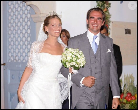 Le 25 août 2010, le prince Nikolaos de Grèce, 40 ans, et sa belle Tatiana Blatnik, 29 ans, se mariaient, au coucher de soleil, sur l'île grecque de Spetses.