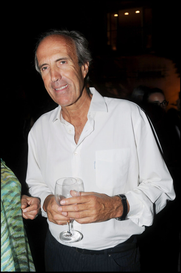 Marc Pajot lors de la vente aux enchères au profit des assocation Tidène et Puits du désert le 26 août 2010 dans le domaine de Bertaud-Belieu à Saint-Tropez
