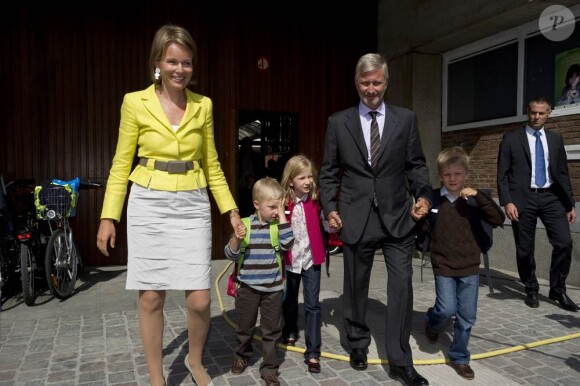 Le 1er septembre 2010, accompagnés par leurs parents Philippe et Mathilde, le prince Gabriel, la princesse Elisabeth et le prince Emmanuel faisaient leur rentrée des classes, à Bruxelles.