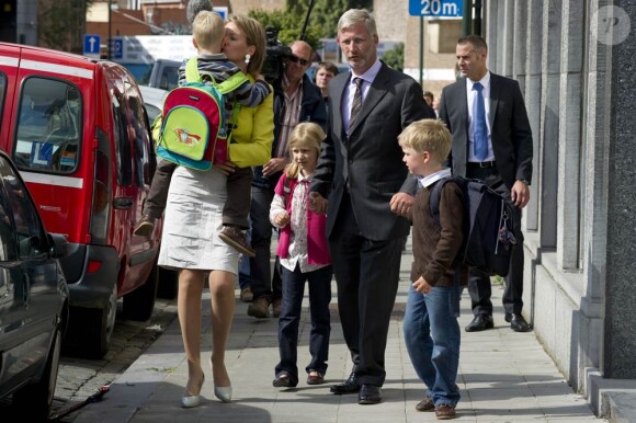 Le 1er septembre 2010, accompagnés par leurs parents Philippe et Mathilde, le prince Gabriel, la princesse Elisabeth et le prince Emmanuel faisaient leur rentrée des classes, à Bruxelles.