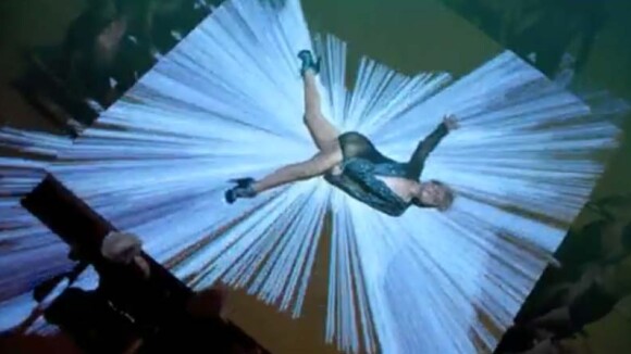 Découvrez Kylie Minogue court vêtue et baignée de néons dans son nouveau clip !