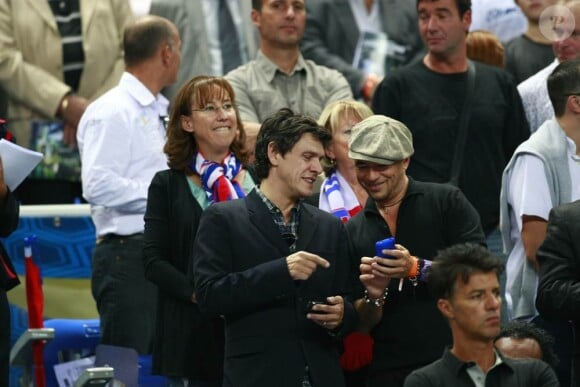 Marc Lavoine et Pascal Obispo, à l'occasion du match France-Biélorussie, au Stade de France, à Saint-Denis, le 3 septembre 2010.