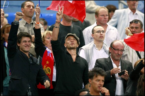 Marc Lavoine et Pascal Obispo, à l'occasion du match France-Biélorussie, au Stade de France, à Saint-Denis, le 3 septembre 2010.