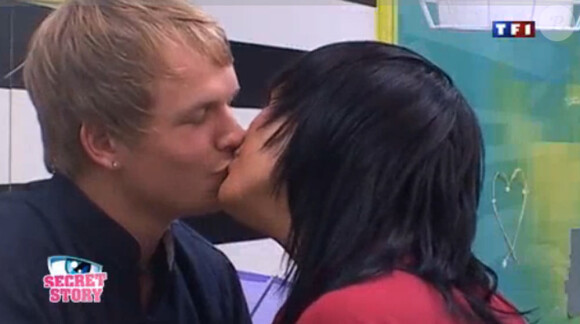 Thomas et Bastien partagent un baiser... Ça, pour une surprise...