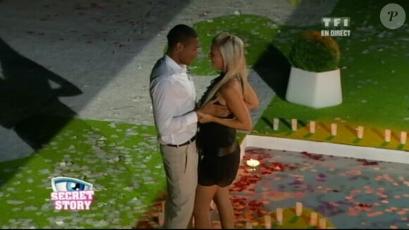 Le couple Senna-Amélie s'est fiancé, hier soir, en direct.