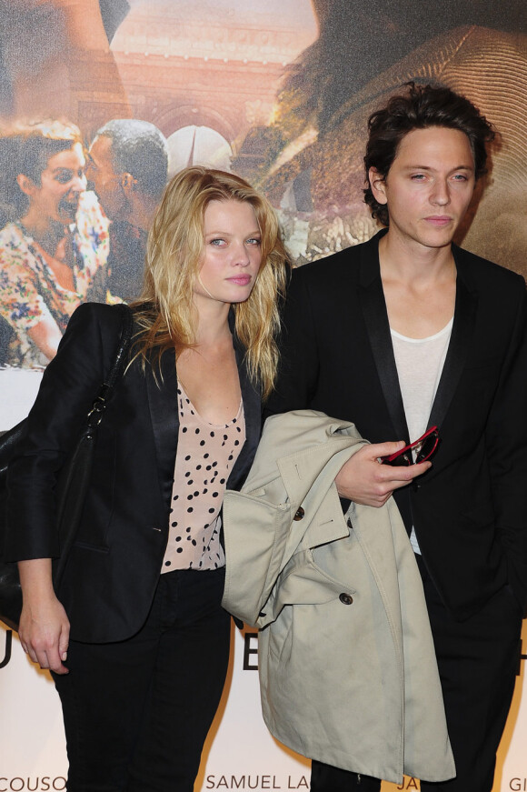Mélanie Thierry et Raphaël lors de la présentation du film Ces amours-là à Paris le 12 septembre 2010