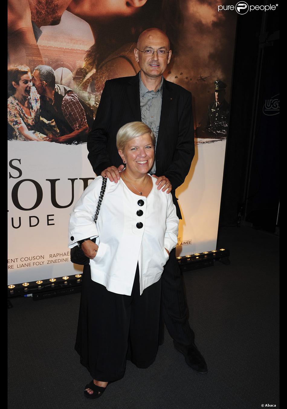 Mimie Mathy et son mari Benoist Gérard lors de la présentation du film Ces amours-là à Paris le ...
