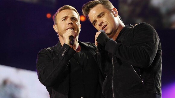 Regardez le show de Robbie Williams et Gary Barlow, réunis sur scène 15 ans après !