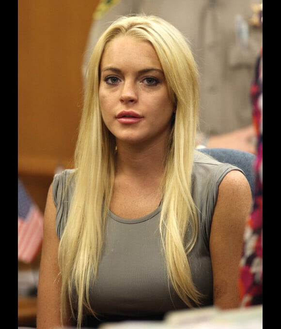 Lindsay Lohan au tribunal de Berverly Hills, écoutant la sentence à laquelle elle est condamnée, en juillet 2010