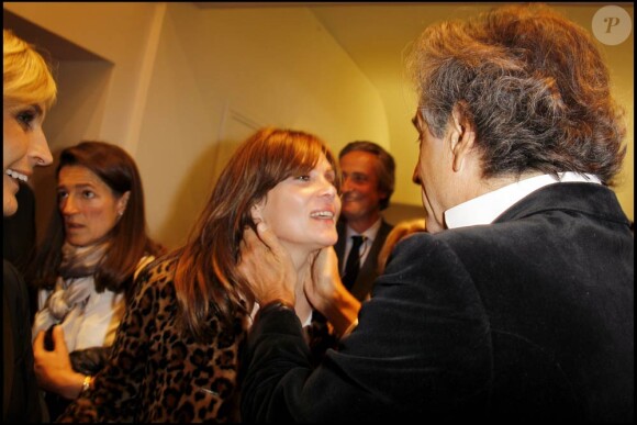 Emmanuelle Seigner et Bernard-Henri Levy, à l'occasion de l'avant-première de Yves Saint Laurent - Pierre Bergé : L'amour fou, qui s'est tenue au cinéma L'Arlequin, à Paris, le 20 septembre 2010.