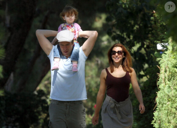 Alyson Hannigan, son époux Alexis Denisof et leur petite Satyana, à Santa Monica, le 25 septembre 2010
