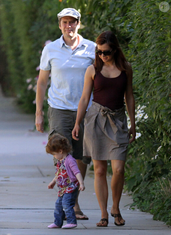 Alyson Hannigan, son époux Alexis Denisof et leur petite Satyana, à Santa Monica, le 25 septembre 2010