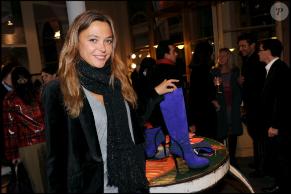 Sandrine Quétier lors de la soirée de lancement de la nouvelle collection de chaussures de Nathalie Garcon dans sa boutique de la Galerie Vivienne et inauguration du pop up store créé pour l'occasion le 27 septembre 2010