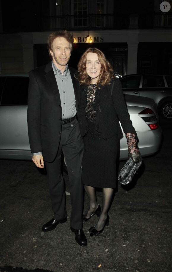 Jerry Bruckheimer et sa femme Linda au Cipriani Restaurant, où ils ont dîné en compagnie de Jude Law et Sienna Miller, à Londres, le 27 septembre 2010.