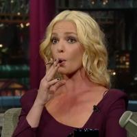 Regardez Katherine Heigl vanter les mérites de la cigarette électronique...