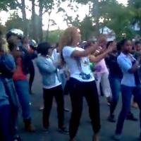 Quand Beyoncé s'invite à une fête de quartier et danse avec les voisins !